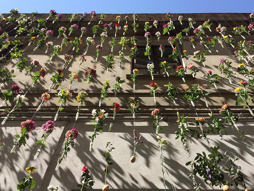 2,000 Flowers Cascades Down a Building in Milan – Art by Piuarch